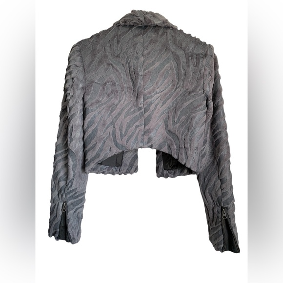 FOREVER 21 Gray Faux Fur Zebra Print Cropped Jacket size small - Picture 3 of 8
